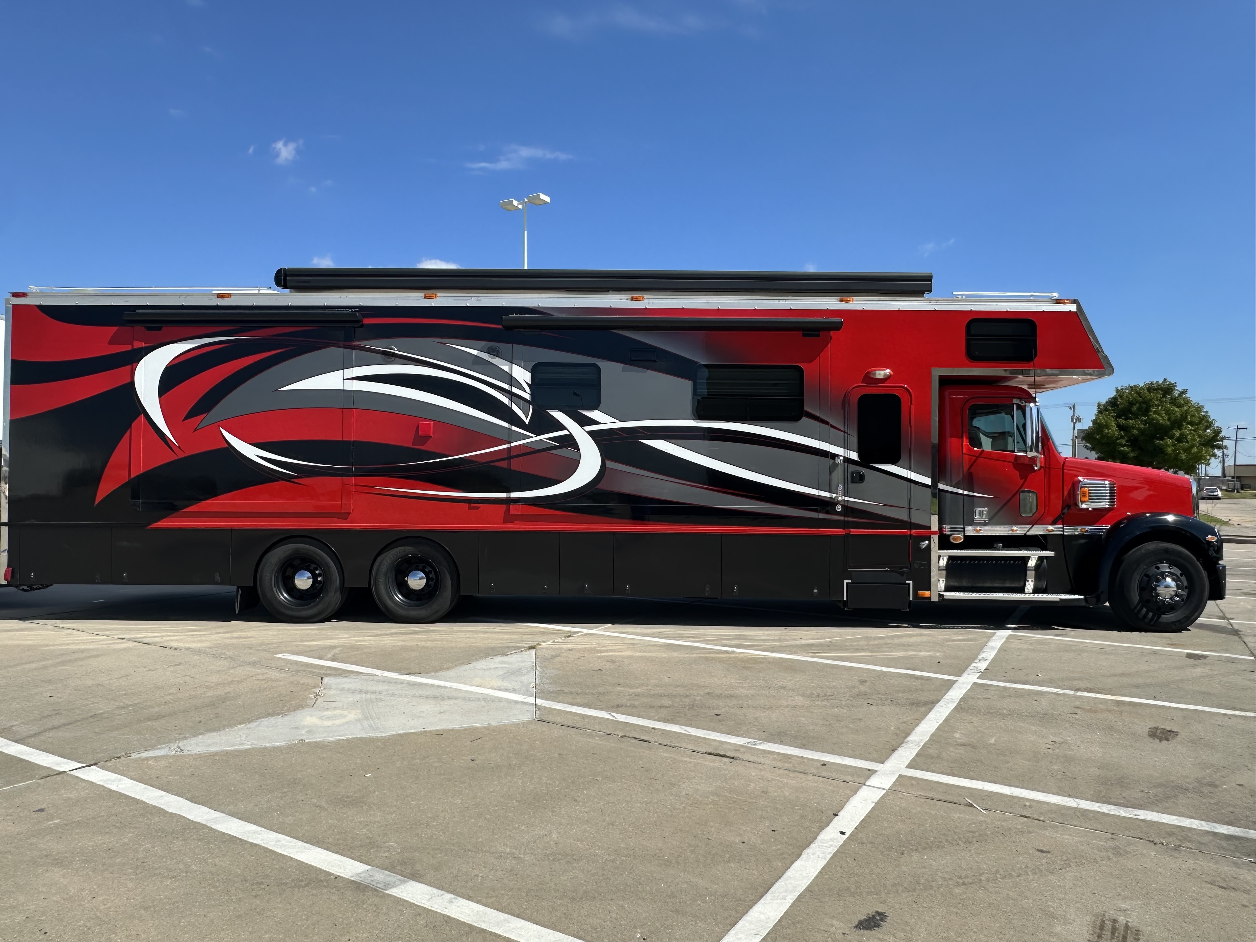 Used 2010 Renegade 45' Motorcoach